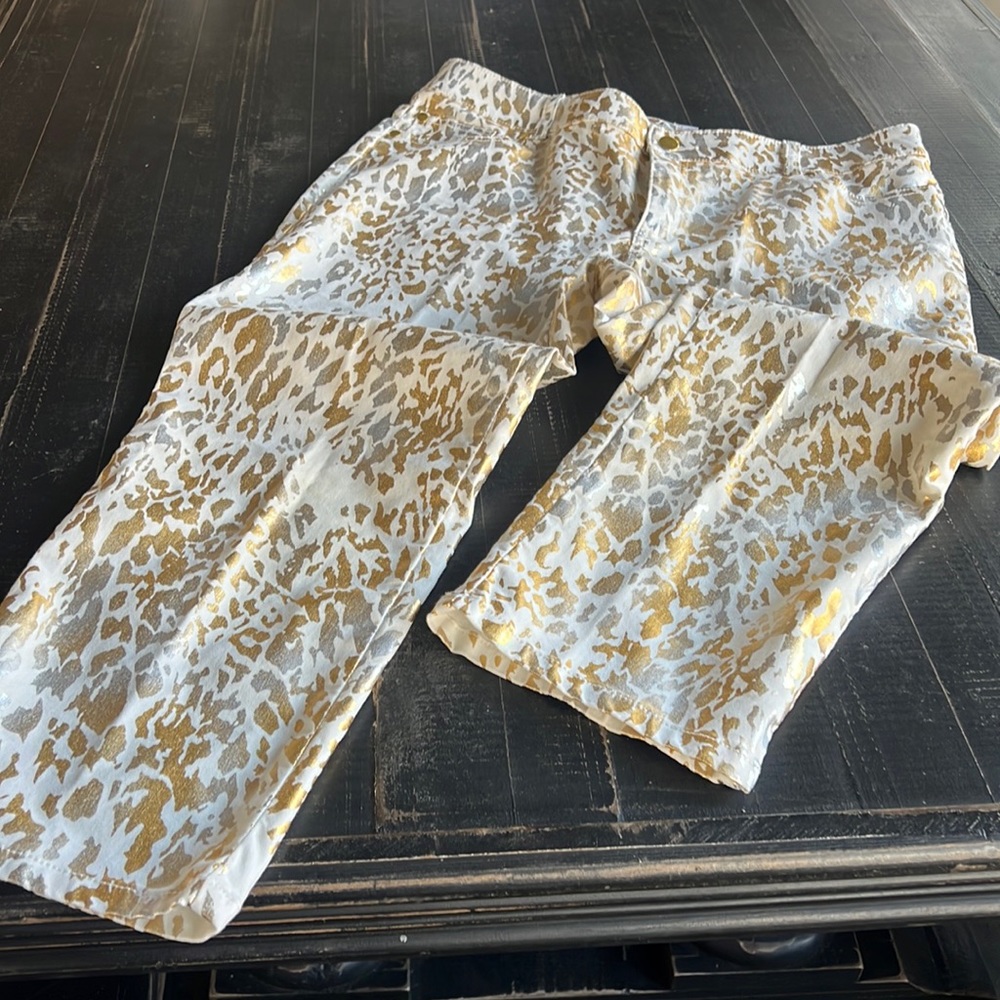 CUTE Chico’s “Platinum Denim” animal print crop pants